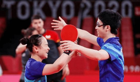 表现轻松战 表现轻松战