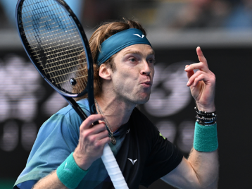 尴尬失利 尴尬失利