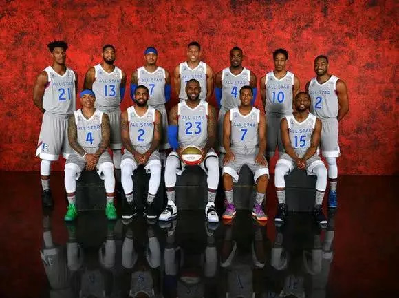 无数球迷和 无数球迷和